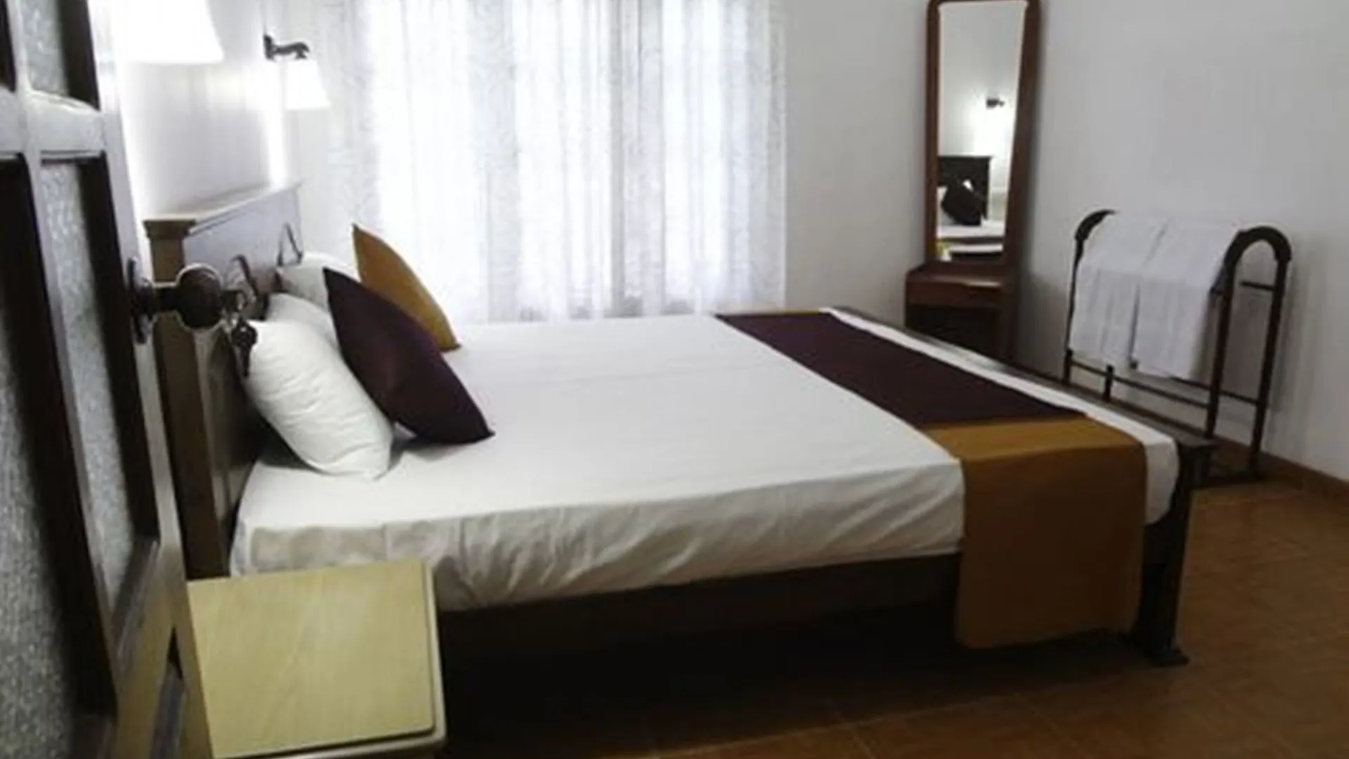 Birds Hill Homestay contacts